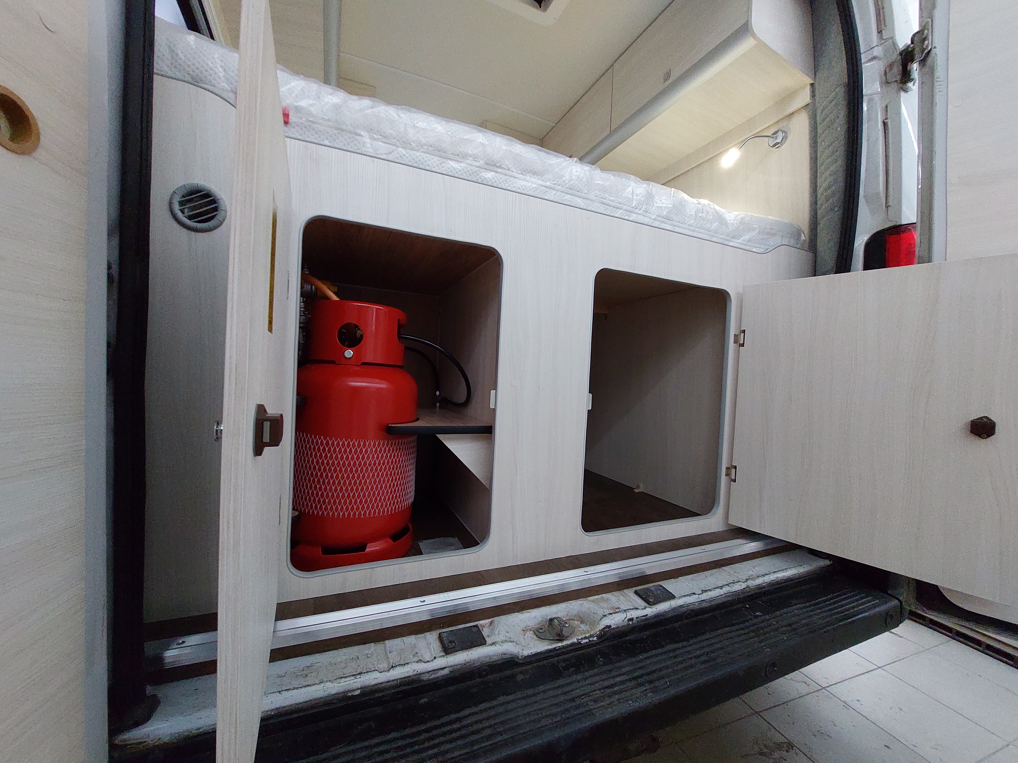 Montaż butli gazowej 11 kg - Allcamp
