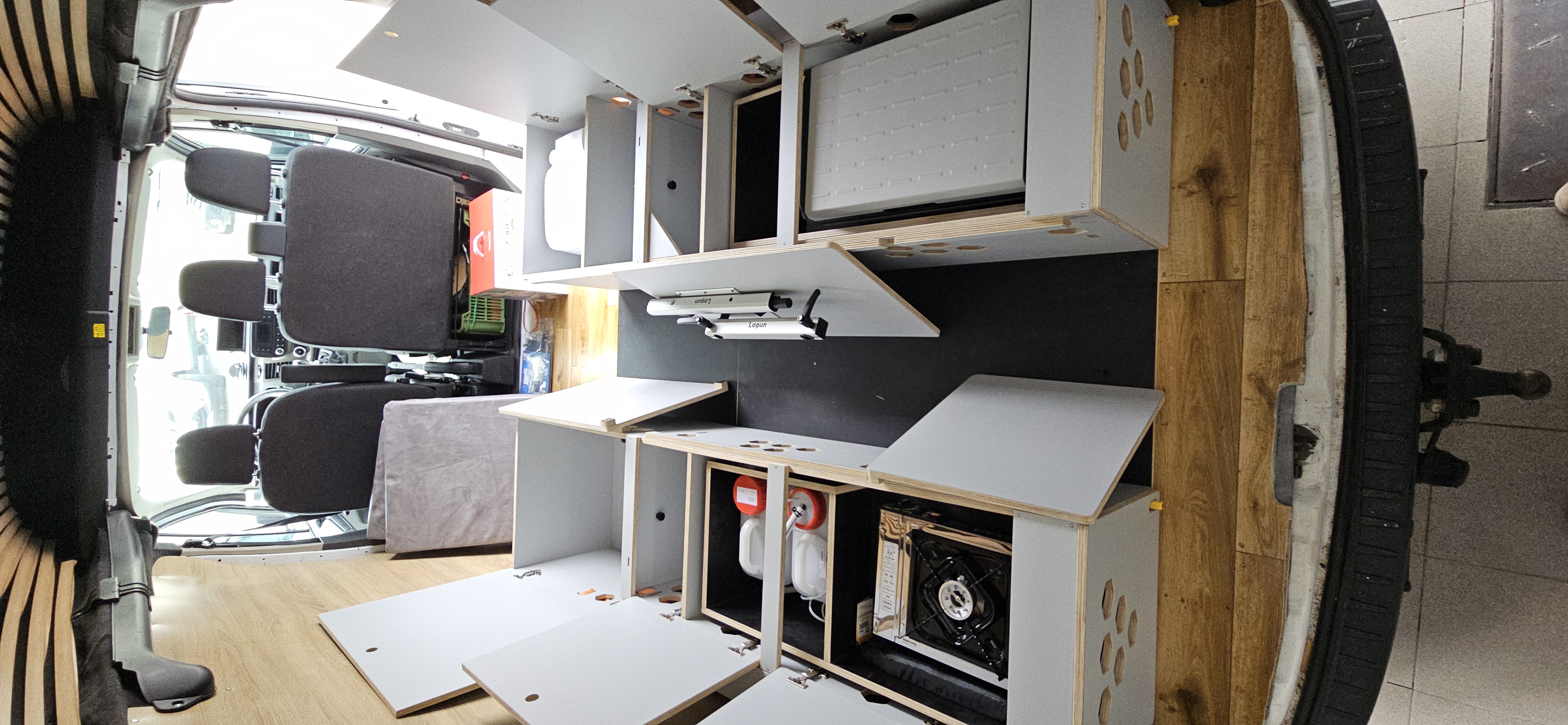 Duży i wygodny Allbox Room Grand