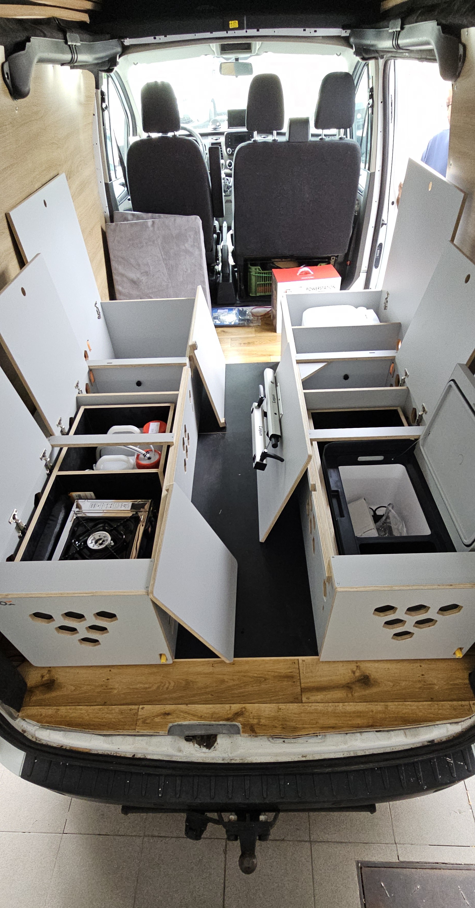 Pojemne boxy do Twojego vana z Allbox Room Grand